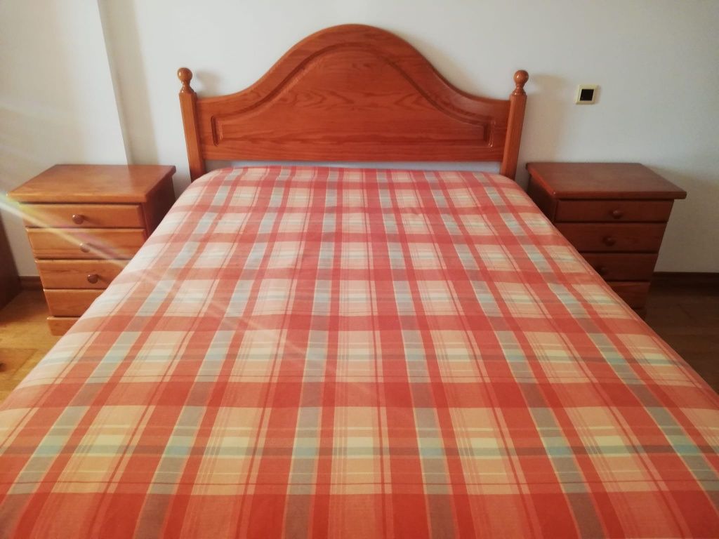 Quarto completo em pinho