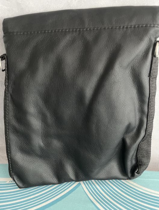 Чоловіча чорна сумка