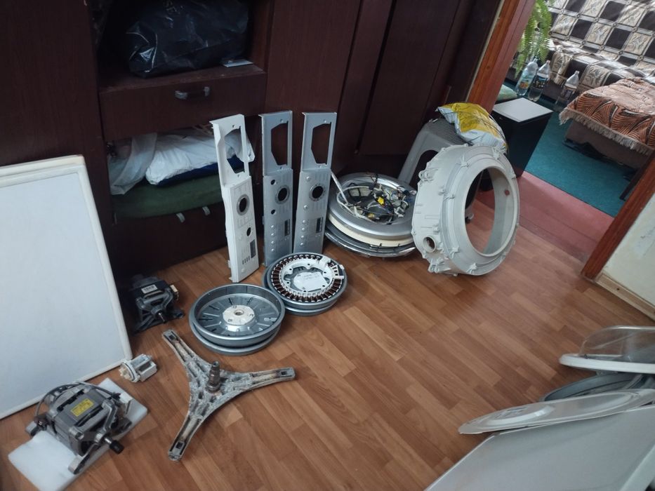 Продам  запчасти на стиральку Lg