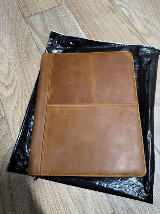 папка A4 из коричневой кожи, с отделениемц для планшета