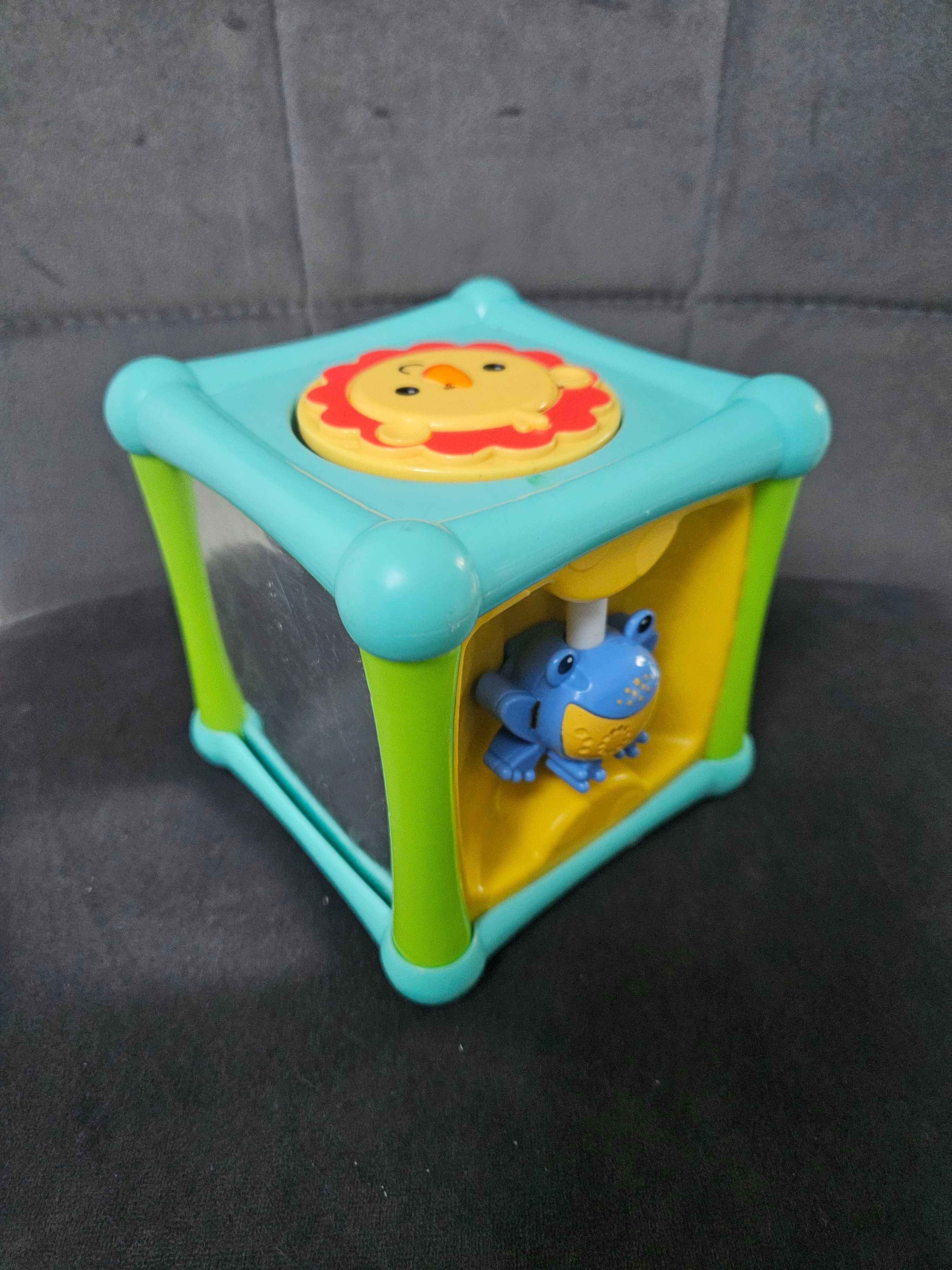 Fisher Price BFH80 Aktywna kostka do zabawy ma 5 ścianek.