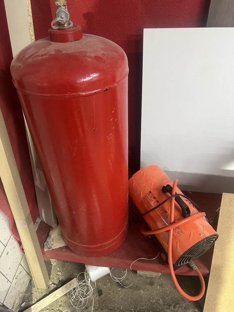 Продам газовый балон с горелкой