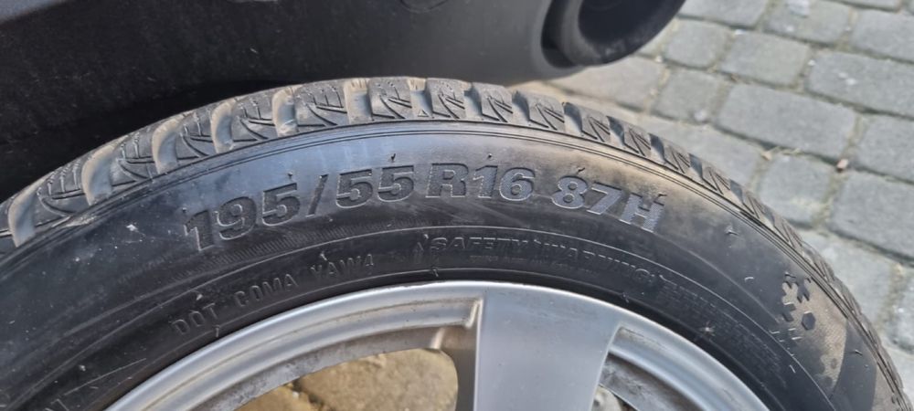 Felgi Koła Opony Zimowe PeugeotDezent rozmiar 195/65/16 5x108 Jak nowe