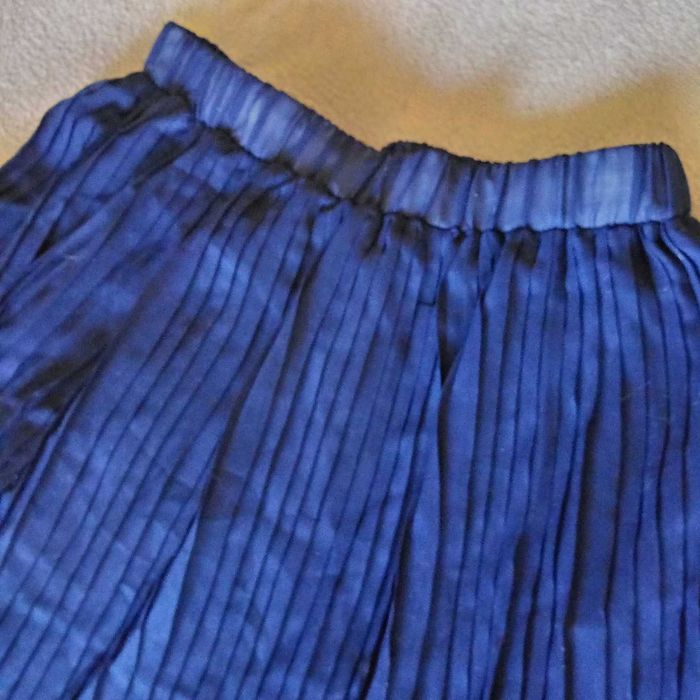 Granatowa spódnica plisowanka