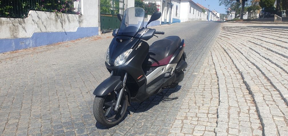 Yamaha XMAX 125 black max