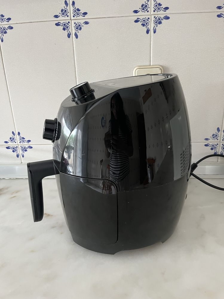 Airfryer preta disponível