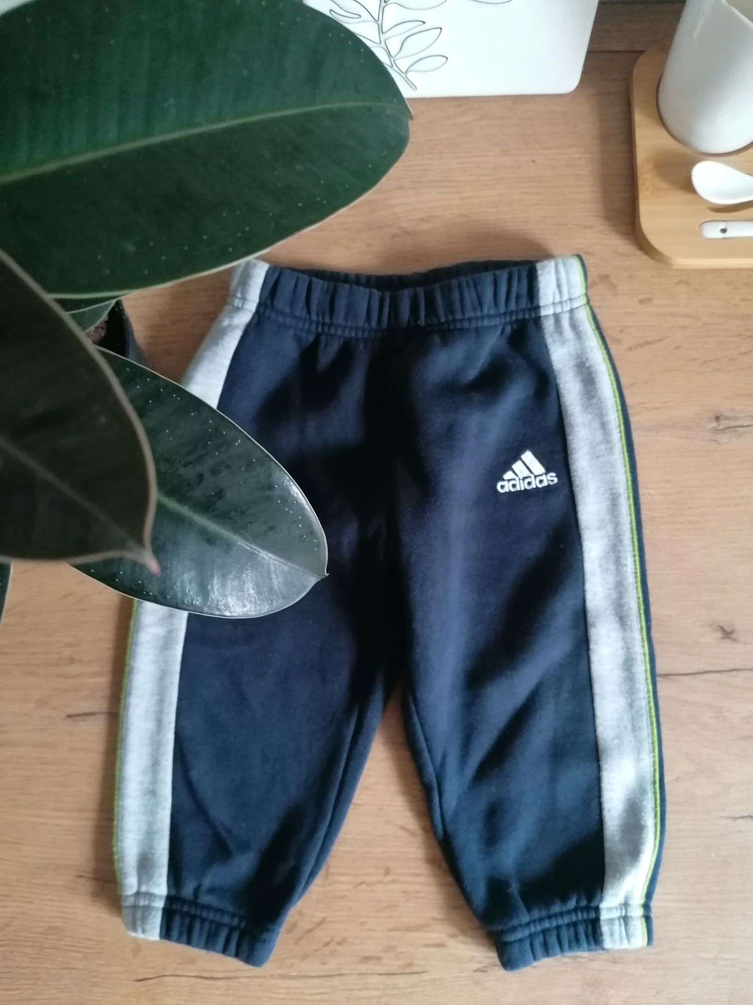 Spodnie dresowe dla chłopca 74 Adidas wygodne