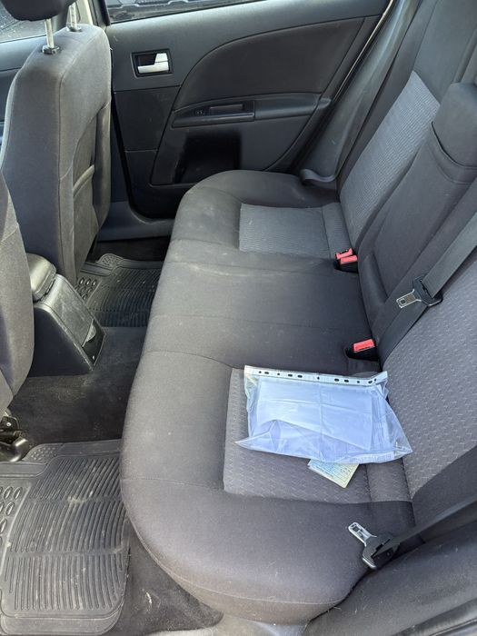 Ford momdeo 1.8 benzyna . Fajhy stan . Klimatyzacja. Hak