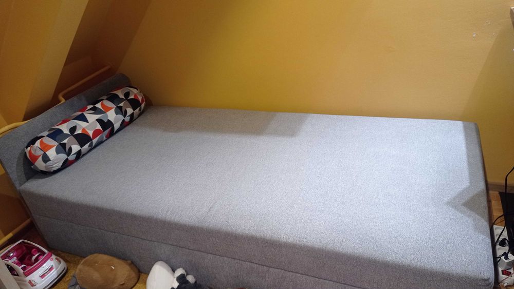 Jak nowy TAPCZAN + pojemnik na pościel + poduszka / łóżko młodzieżowe