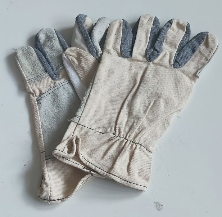 Rękawice robocze z czasów PRL ręcznie szyte