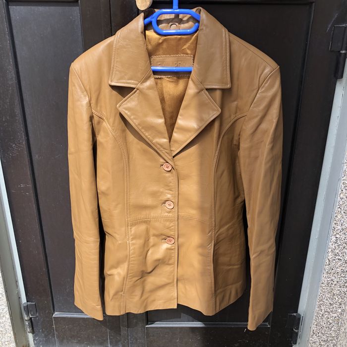 Casaco em pele cor de canela tam. S