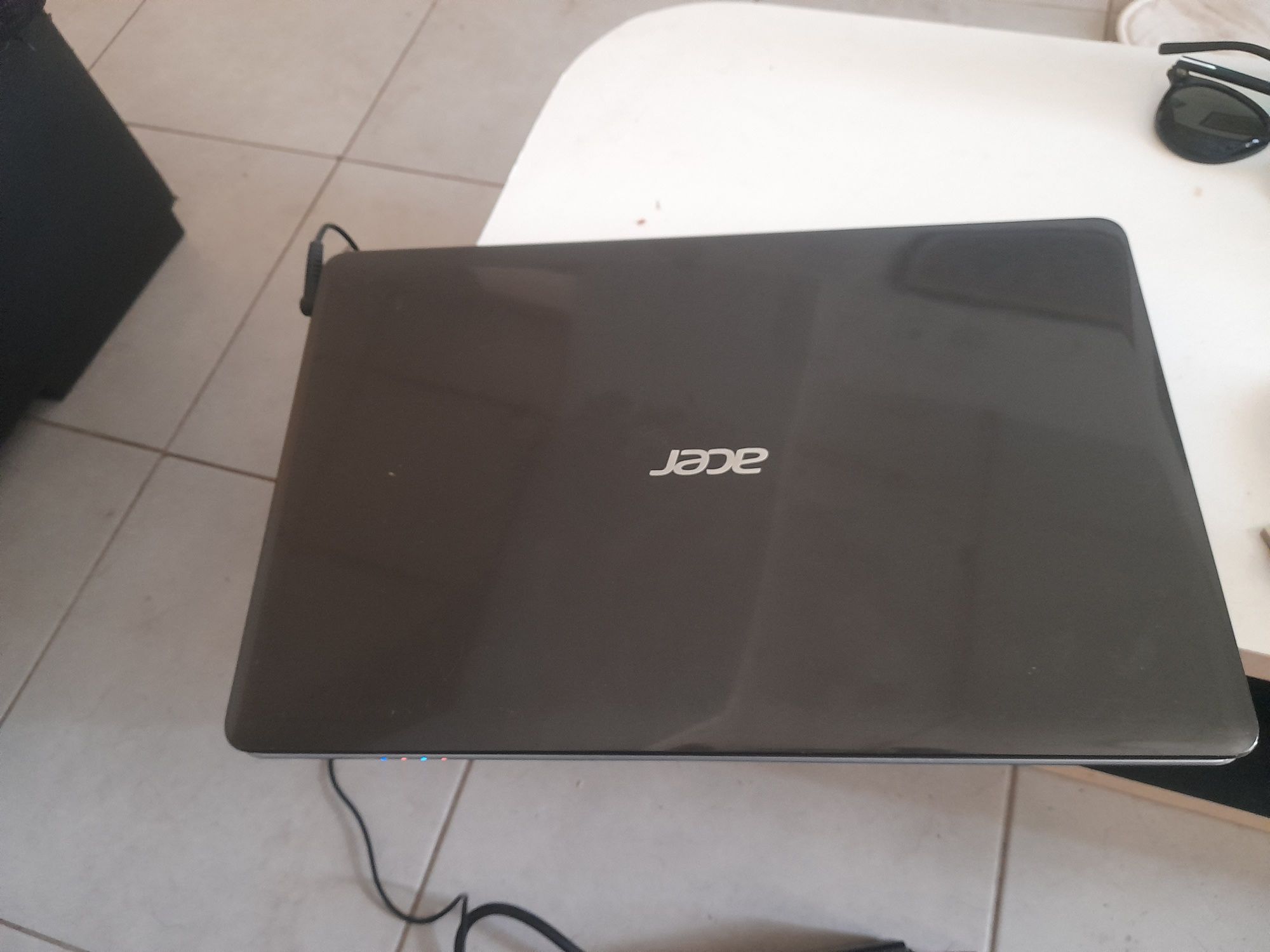Portátil Acer Aspire E1-571