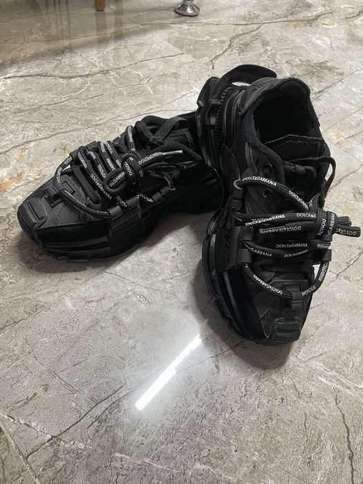 Продам женские кроссовки