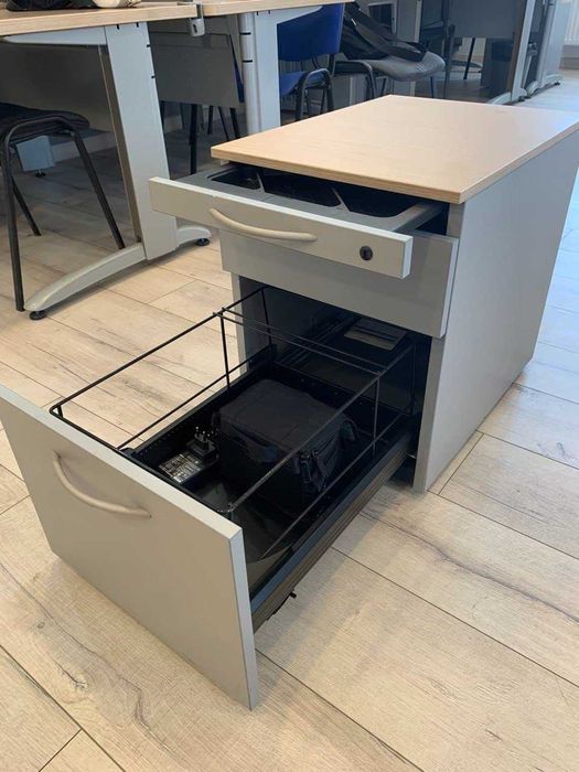 Стол офисный Steel Case(США) с перегородками Б/У в хорошем состоянии