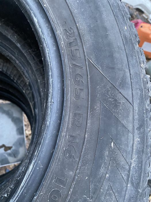 Продам комплект резини зима 215 65 16