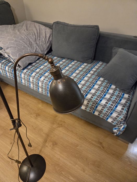 Lampa stojąca podłogowa