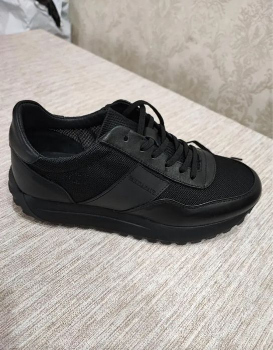 Чоловічі модні кросівки із натуральної шкіри.