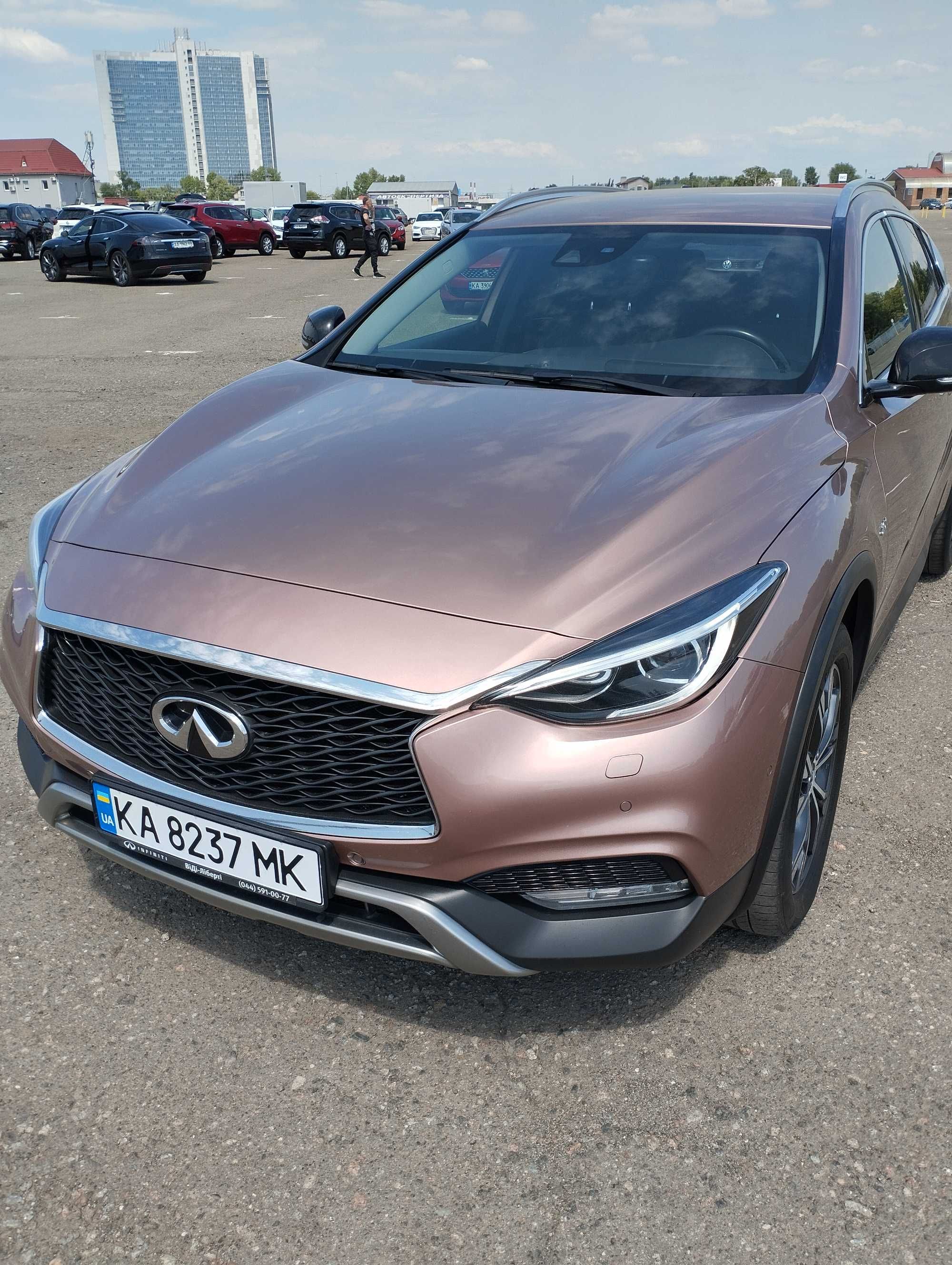 Infiniti QX30 Официал