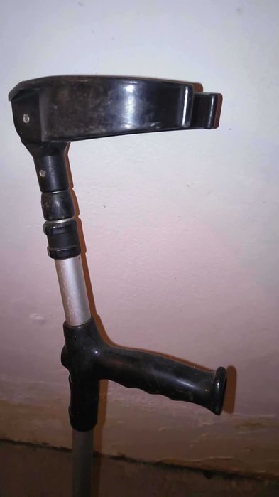 Używana kula łokciowa – regulowana – sprawna