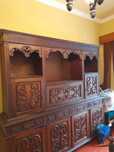 Móvel de sala de jantar rústico com mesa e cadeiras