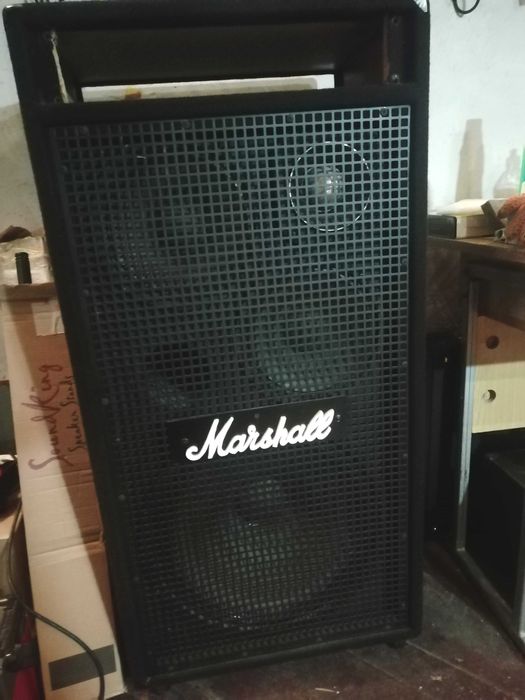 , мощная колонка для клавишных или бас гитары.