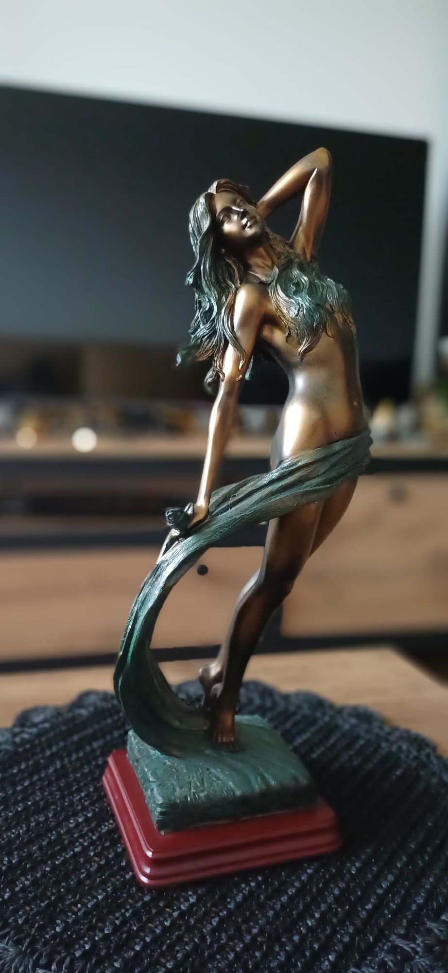 Wyjątkowa figura - rzeźba "Tancerka z Chustą"