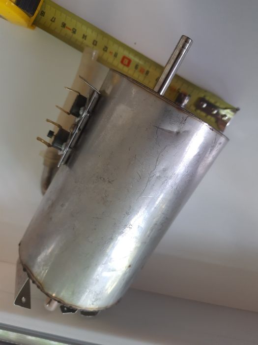 Баки гарячої та холодної води для кулера.