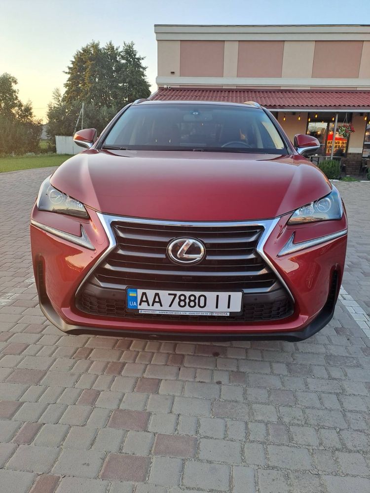 Продам lexus nx 200t