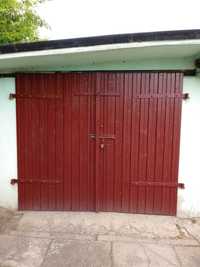 Brama garażowa drewniana dwuskrzydłowa