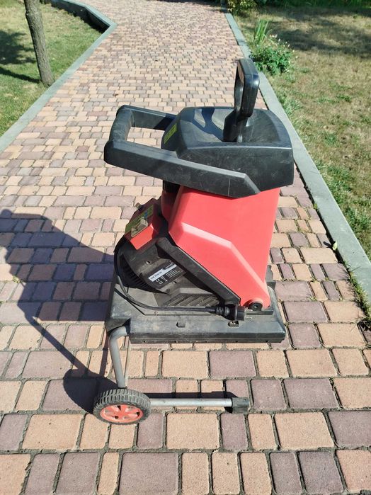 Подрібнювач гілок фрезерний, шредер, дробилка. Вживана.