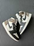 Jordan1RetroHighDarkMocha-Nowy i nieużywanyRozmiar 42