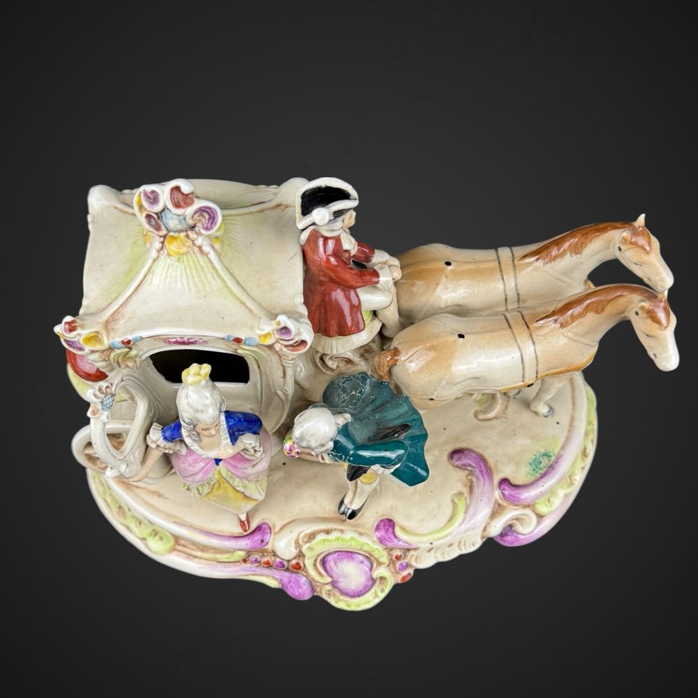 Figurka niemiecka porcelanowa karoca z końmi B51/071413
