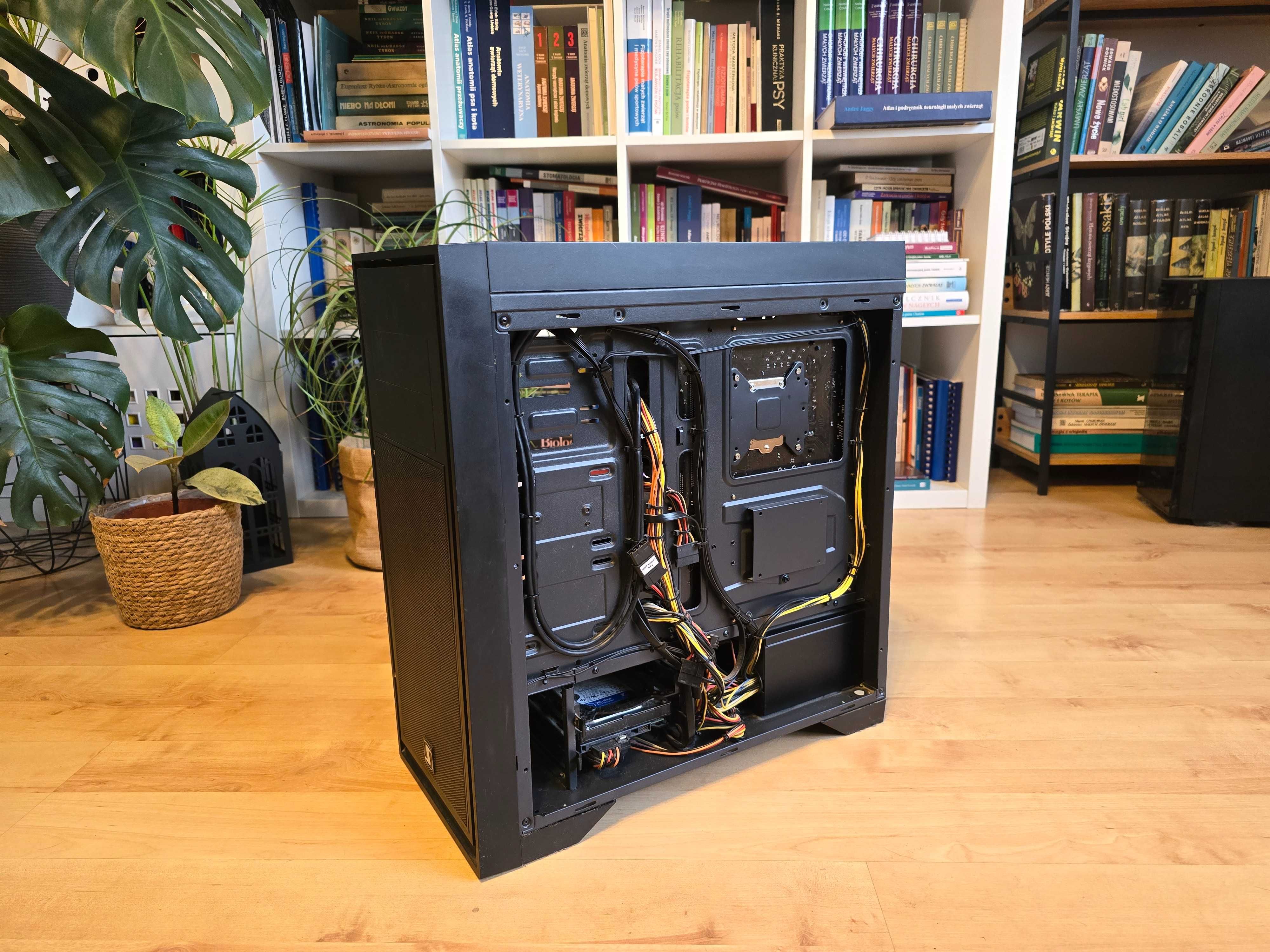 Komputer Stacjonarny dla Graczy I7-7700K 16GB RAM Grafika 2080 Ti 11GB