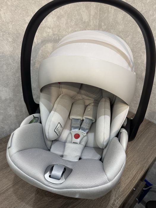 Автокрісло Cybex Cloud T Plus 2023 Off White — стан відмінний