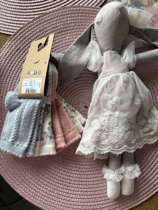 Nowe z metka skarpetki w kwiatki newbie 16-18