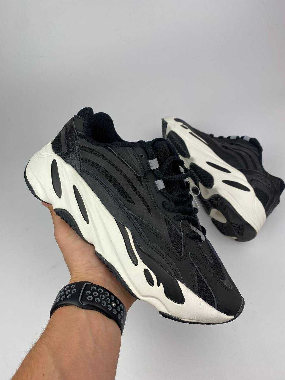 Adidas Yeezy Boost 700 V2 black&white більше У Instagram zakup.ukraine