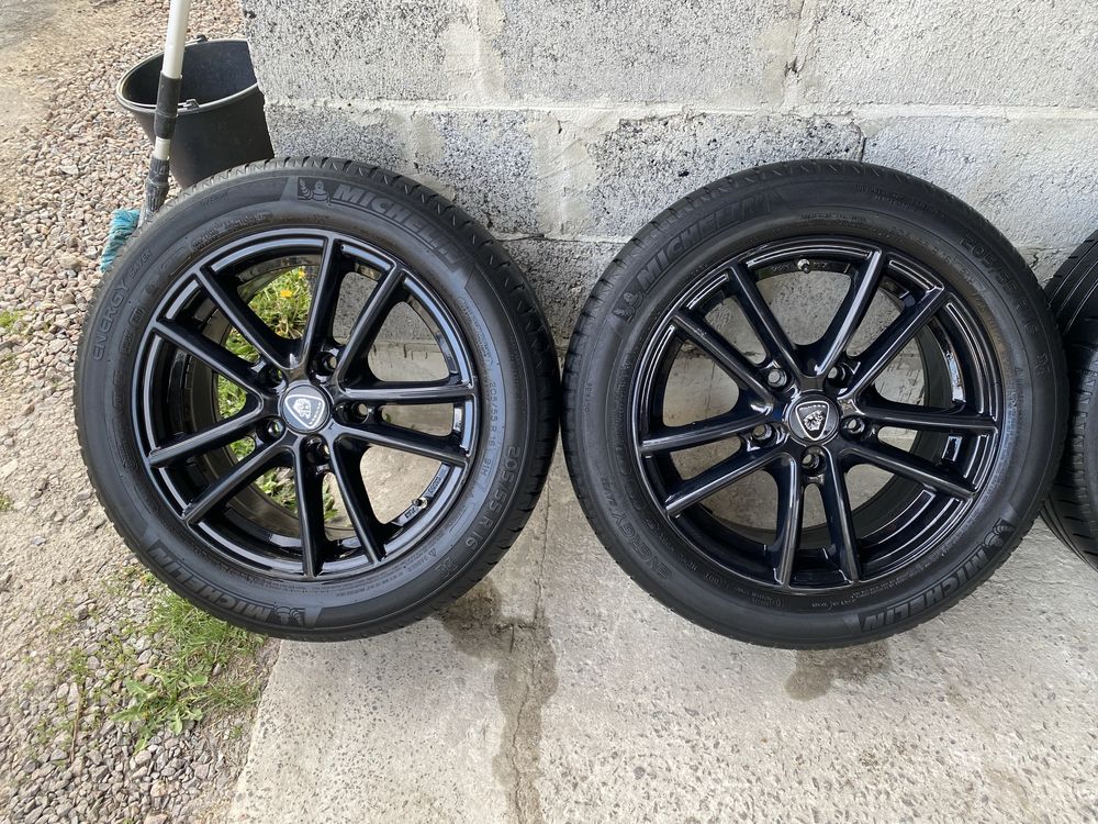Продам диски 5.120 R16 з літньою ризиною 205/55R16