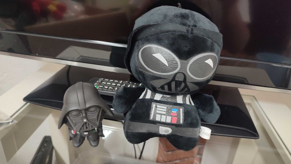 2 bonecos do star wars