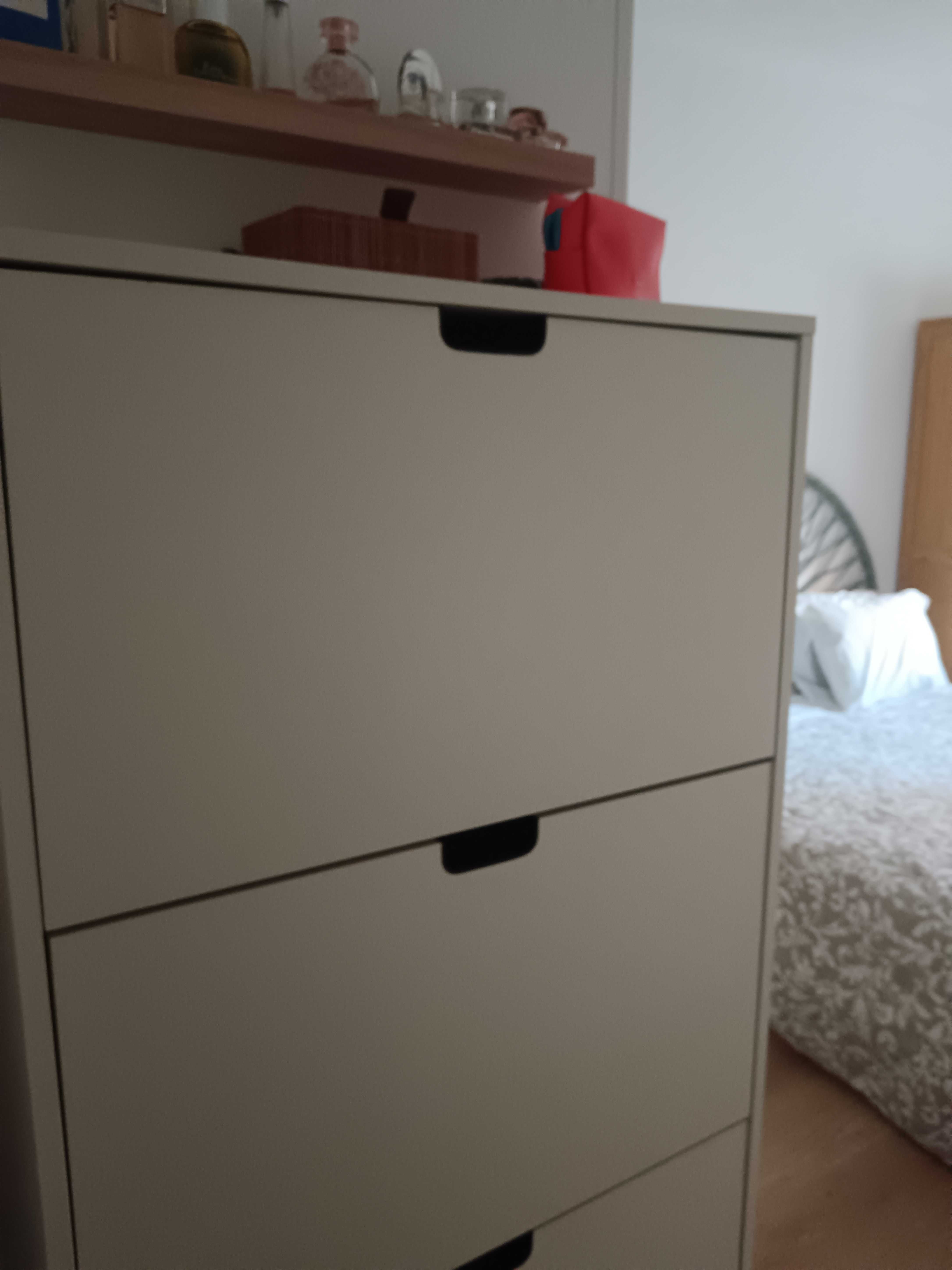 Sapateira Ikea. modelo descontinuado, com muita arrumação