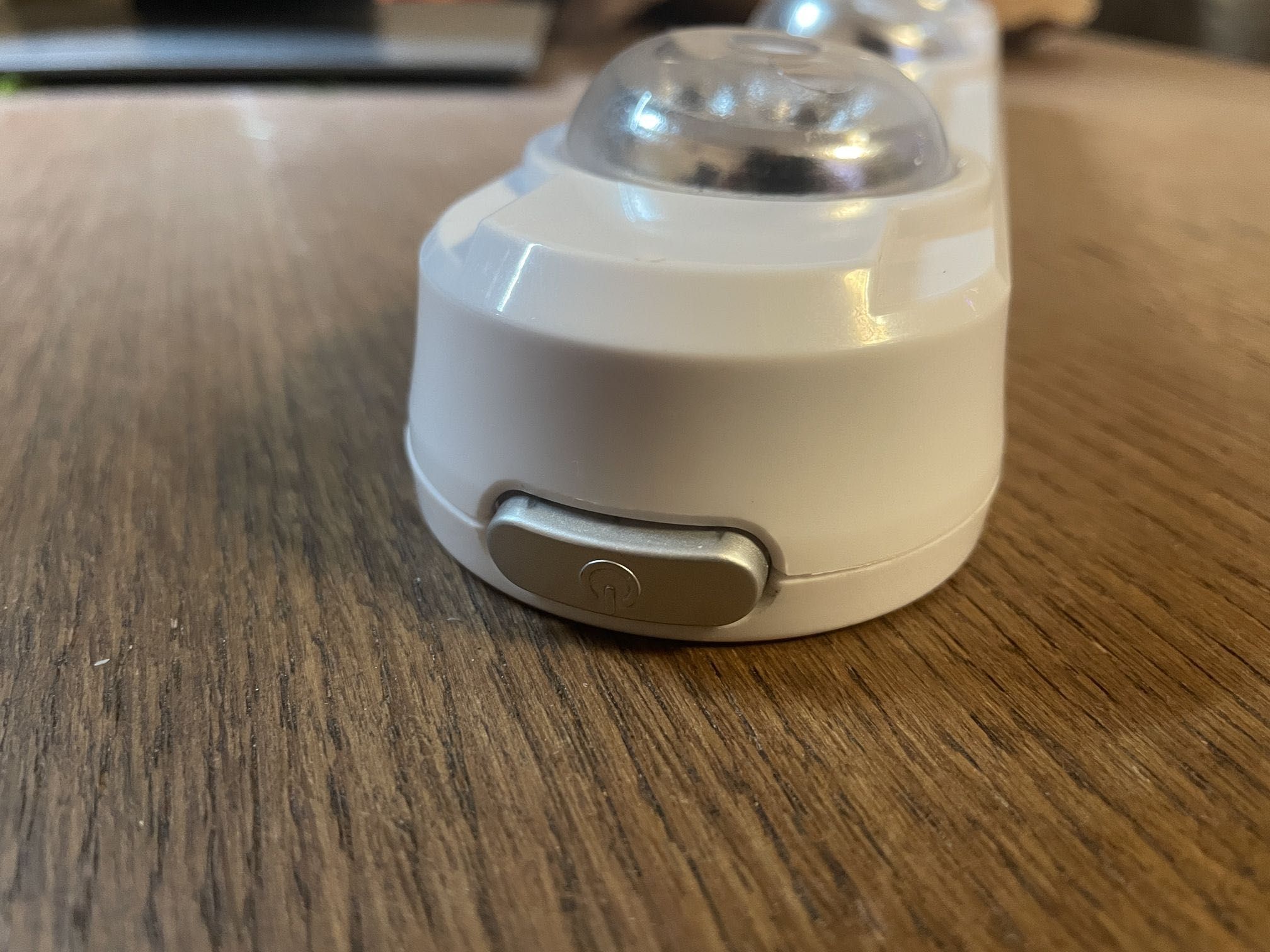 Lampa szafkowa LED Livarno Lux HG00092A z LIDL a na baterie