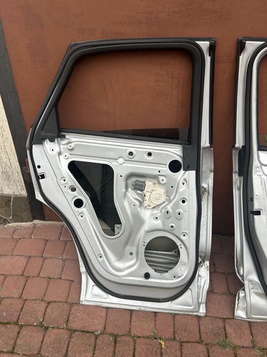 Двері до автомобіля ауді Q3 2012-2018 рік передні і задні ліві