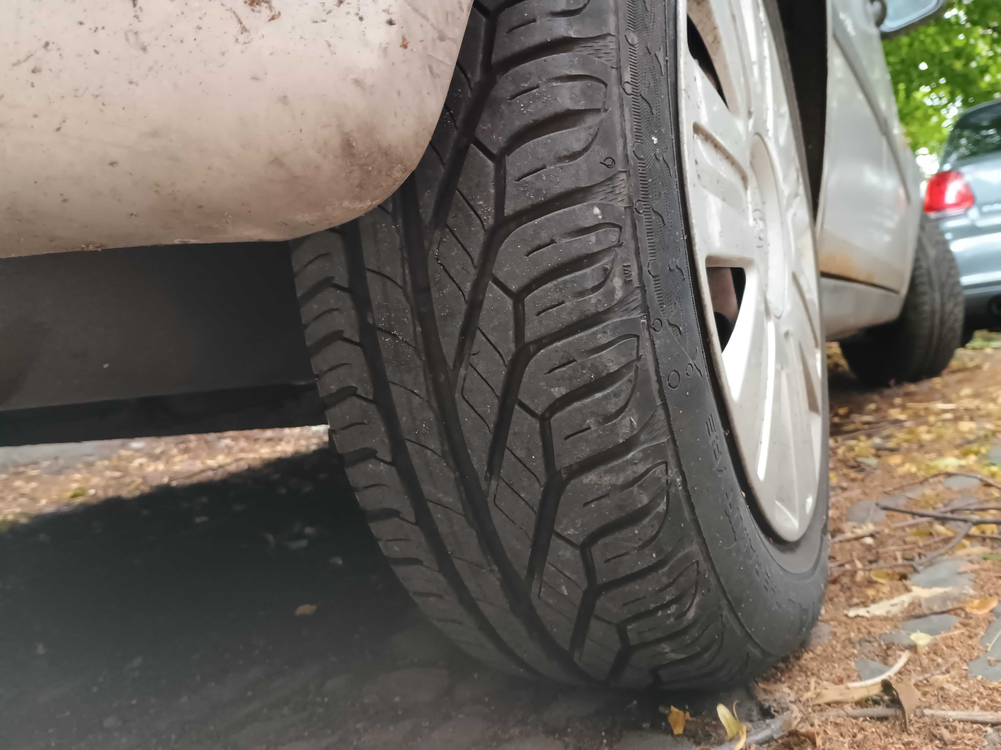 Komplet kół opony Uniroyal Rain Expert 3  175/65 R14 Fiesta 2004