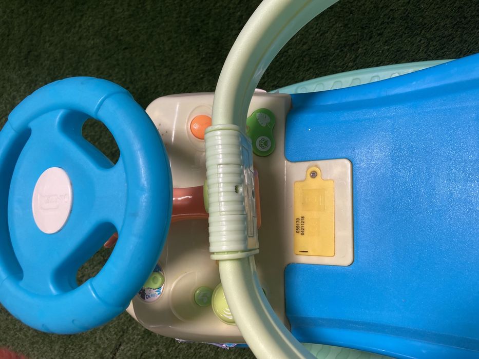 Carrinho e baloiço de criança