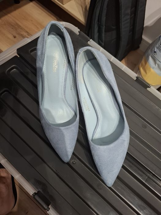 Zamszowe błękitne/szare szpilki firmy DeeZee w dobrym stanie rozm.37