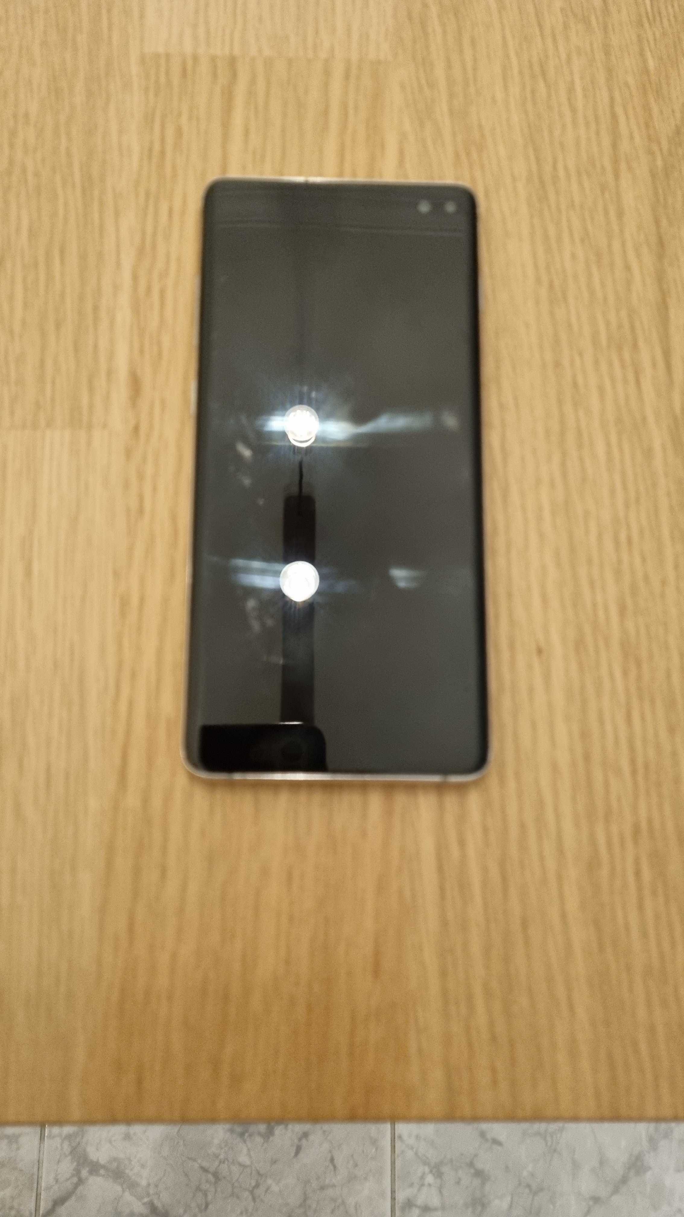 Samsung Galaxy S10+ 128GB – Visor rachado canto, quase imperceptível
