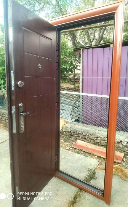 Двері вхідні металеві