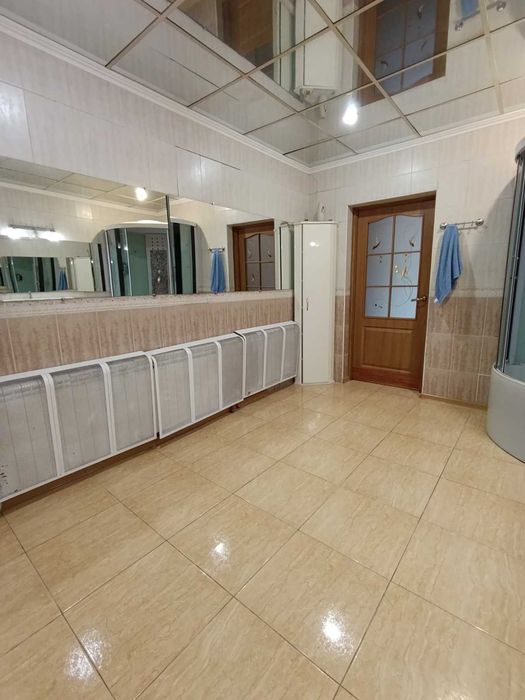 Продам дом в самом центре города . Rn