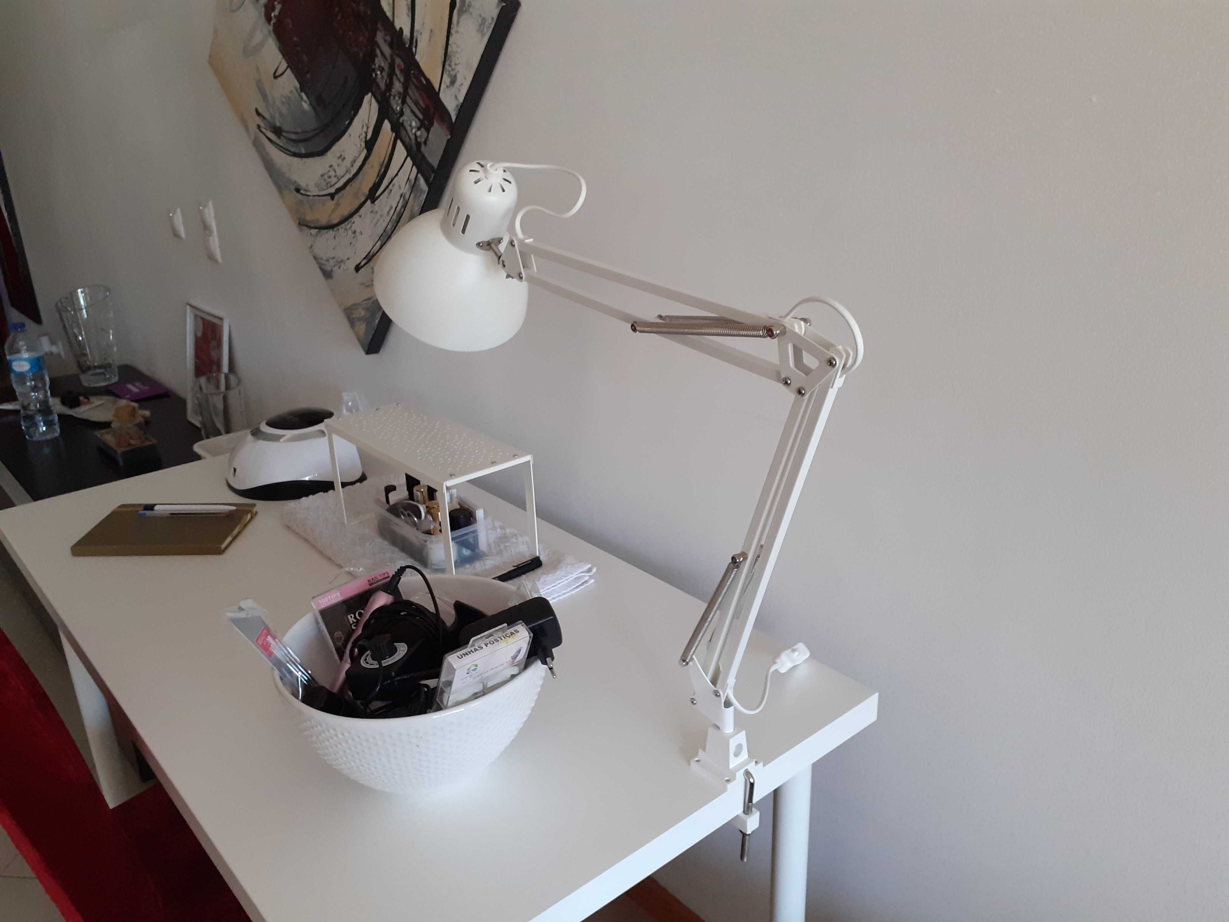 Mesa estetica + candeeiro