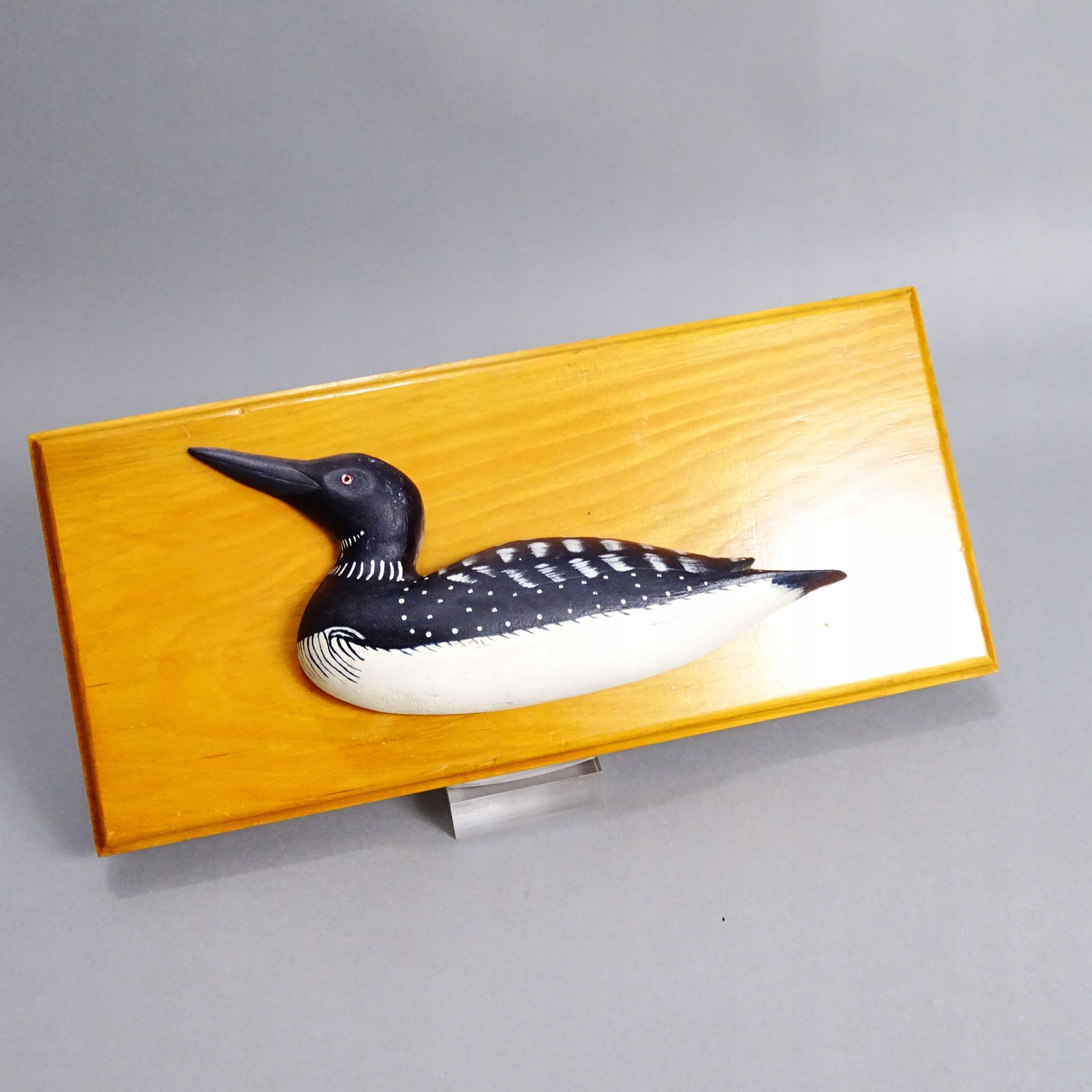 drewniana płaskorzeźba plakieta naścienna nur ptak wodny