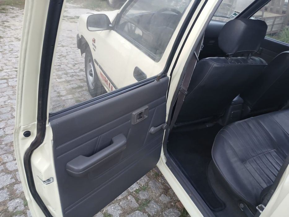 Carrinha Toyota Hilux caixa aberta
